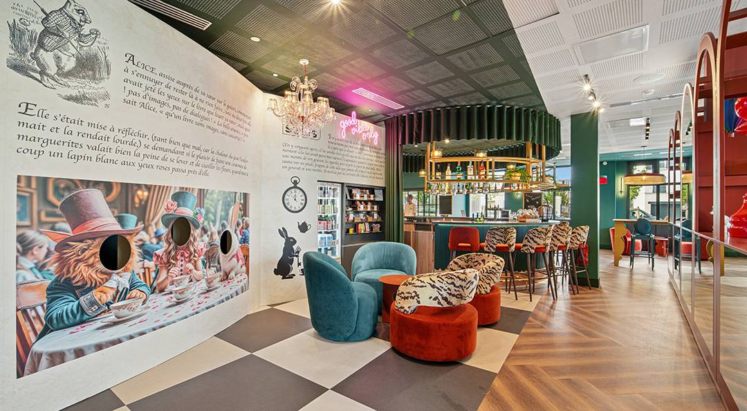 L'espace lounge bar de l'appart hôtel All Suites Val d'Europe Serris, réalisé par le groupe Pichet, et partenaire de Disneyland® Paris.
