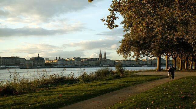 bordeaux panorama garonne
